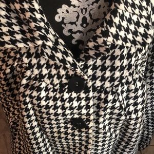 Hounds tooth jacket | 20W/22W | two large buttons | flattering neck line
